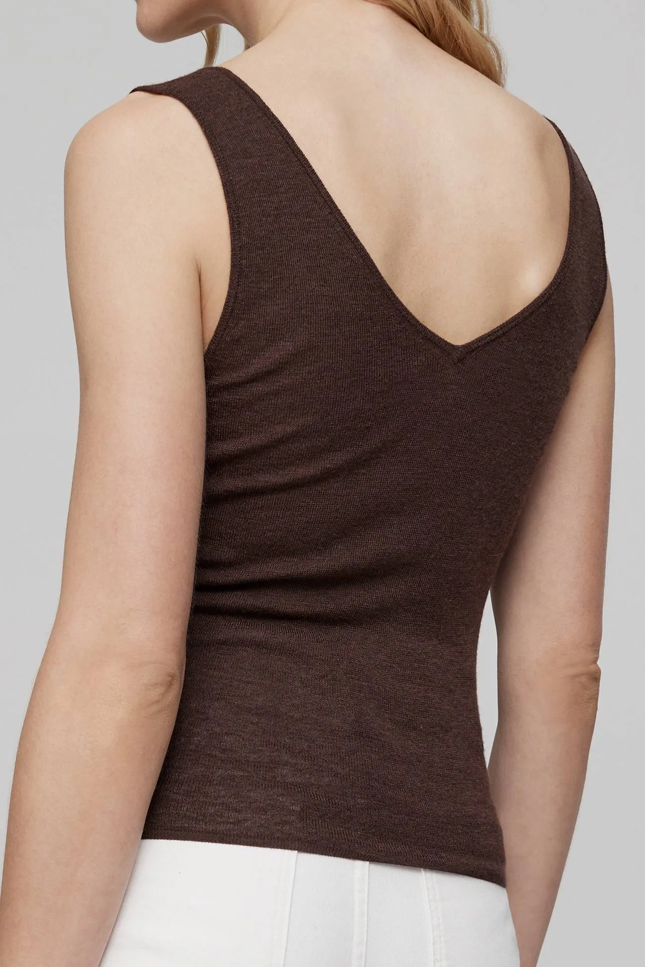 ELLE V-NECK TANK